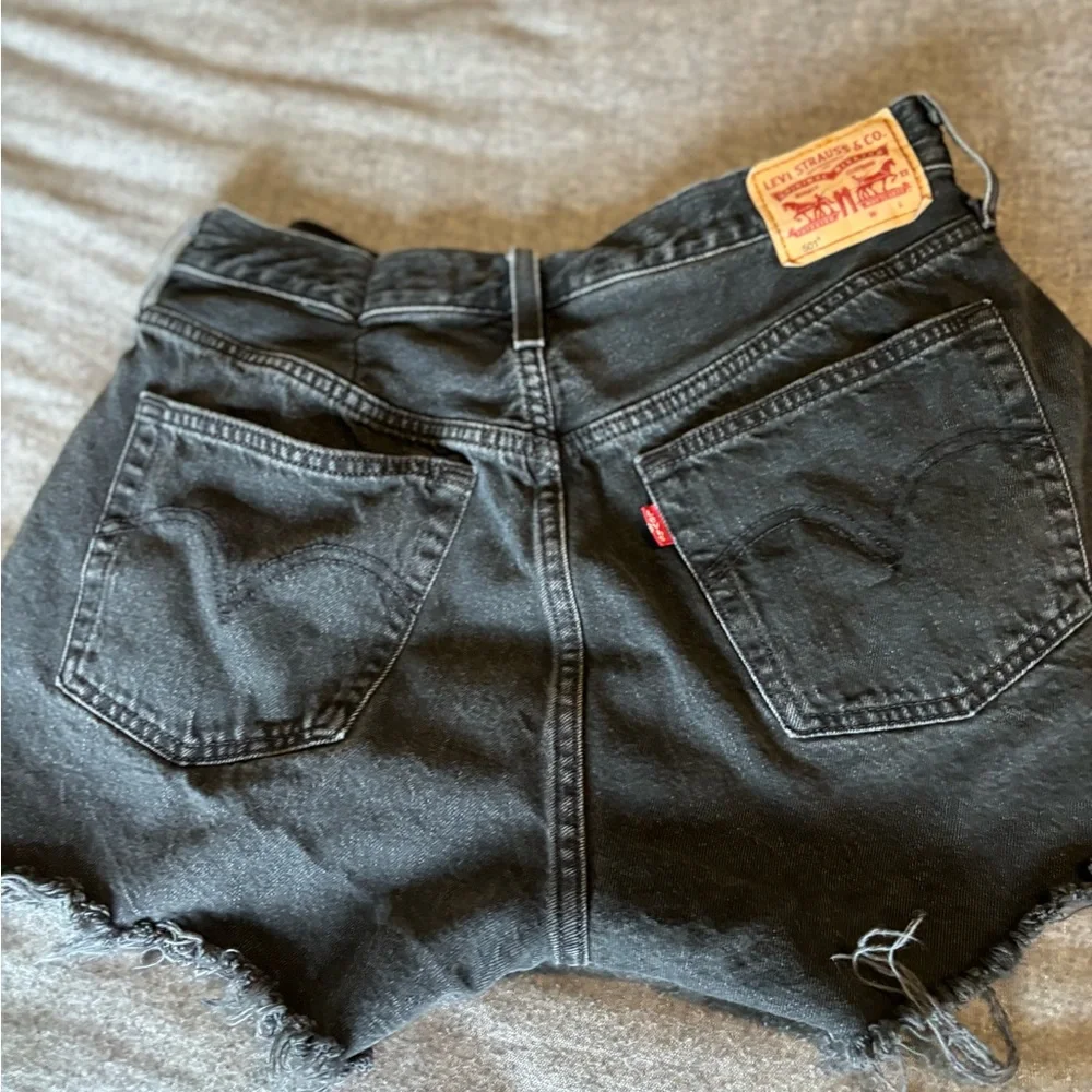Levi’s 501 original raw edge button fly shorts in‎ lunar black size 31